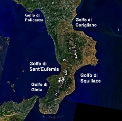 L'arc calabrien et la position particulière du golfe de Squillace
