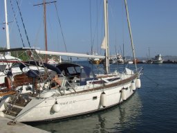 On est arrière au quai, sur son ancre