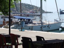 Le bateau, vu depuis le bistrot de la coopérative des pêcheurs